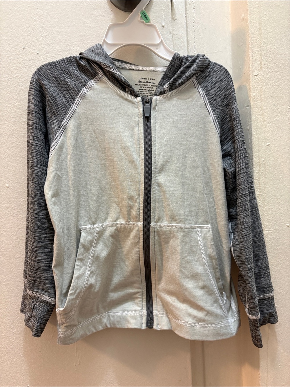 Hanna Andersson Light Gray Zip-Up Hooded Jacket with Dark Gray Sleeves 4T